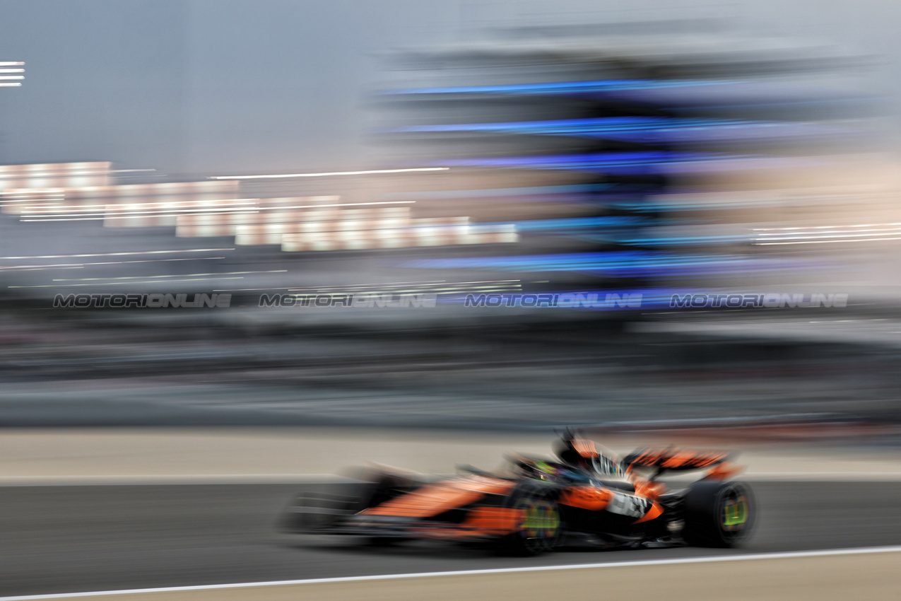 TEST BAHRAIN, Oscar Piastri (AUS) McLaren MCL39.

28.02.2025. Formula 1 Testing, Sakhir, Bahrain, Day Three.

- www.xpbimages.com, EMail: requests@xpbimages.com © Copyright: Bearne / XPB Images