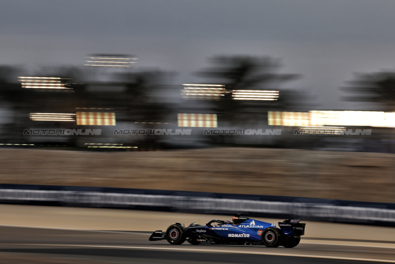 TEST BAHRAIN, Alexander Albon (THA) Atlassian Williams Racing FW47.

28.02.2025. Formula 1 Testing, Sakhir, Bahrain, Day Three.

- www.xpbimages.com, EMail: requests@xpbimages.com © Copyright: Bearne / XPB Images