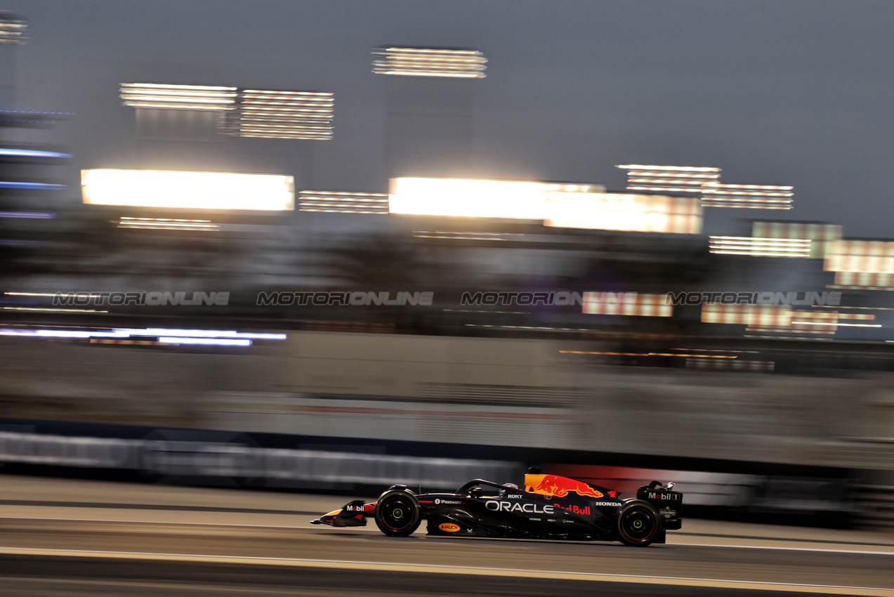 TEST BAHRAIN, Max Verstappen (NLD) Red Bull Racing RB21.

28.02.2025. Formula 1 Testing, Sakhir, Bahrain, Day Three.

- www.xpbimages.com, EMail: requests@xpbimages.com © Copyright: Bearne / XPB Images