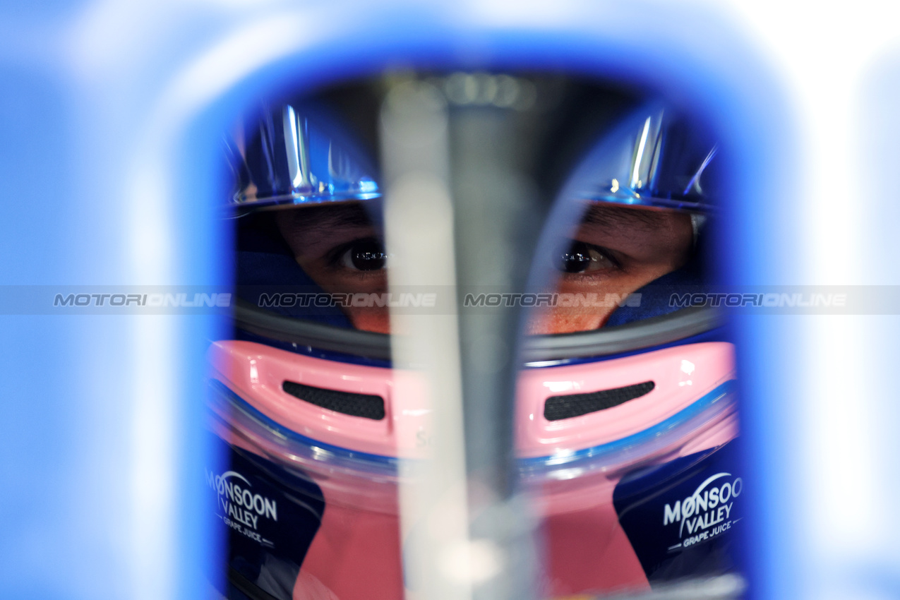 TEST BAHRAIN, Alexander Albon (THA) Atlassian Williams Racing FW47.

28.02.2025. Formula 1 Testing, Sakhir, Bahrain, Day Three.

- www.xpbimages.com, EMail: requests@xpbimages.com © Copyright: Bearne / XPB Images