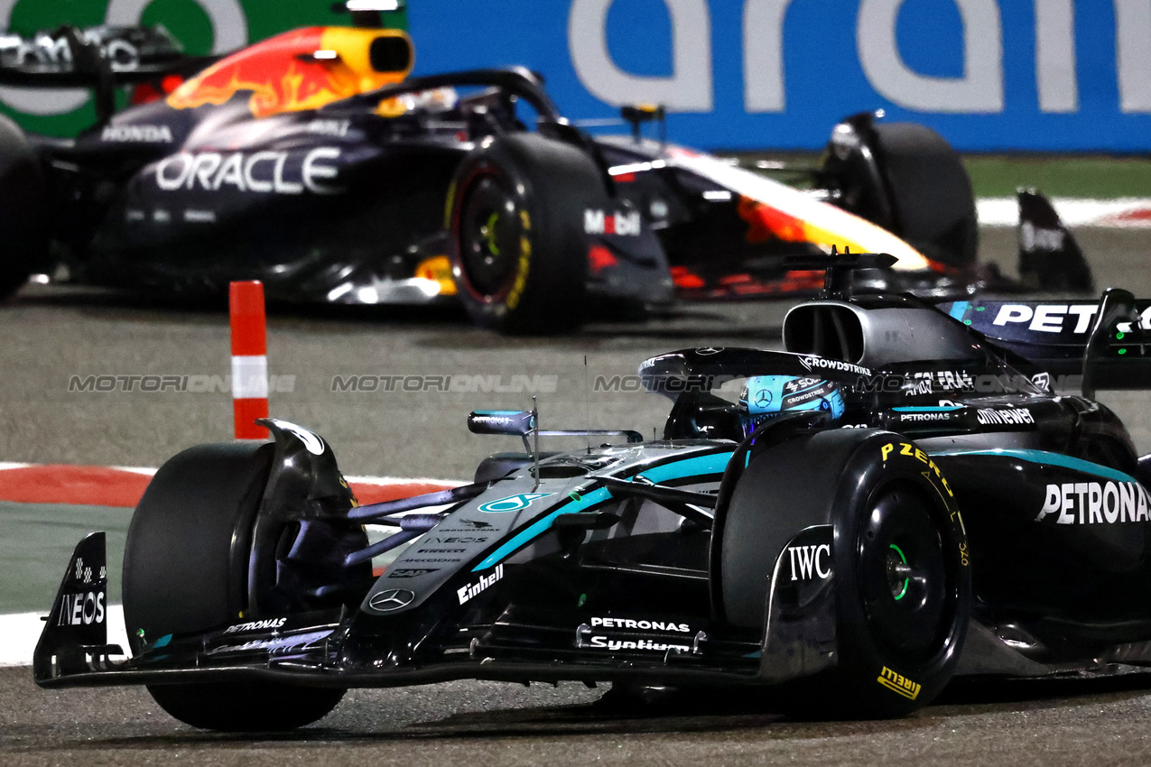 TEST BAHRAIN, George Russell (GBR), Mercedes AMG F1 Max Verstappen (NLD), Red Bull Racing 
28.02.2025. Formula 1 Testing, Sakhir, Bahrain, Day Three.
- www.xpbimages.com, EMail: requests@xpbimages.com © Copyright: Charniaux / XPB Images