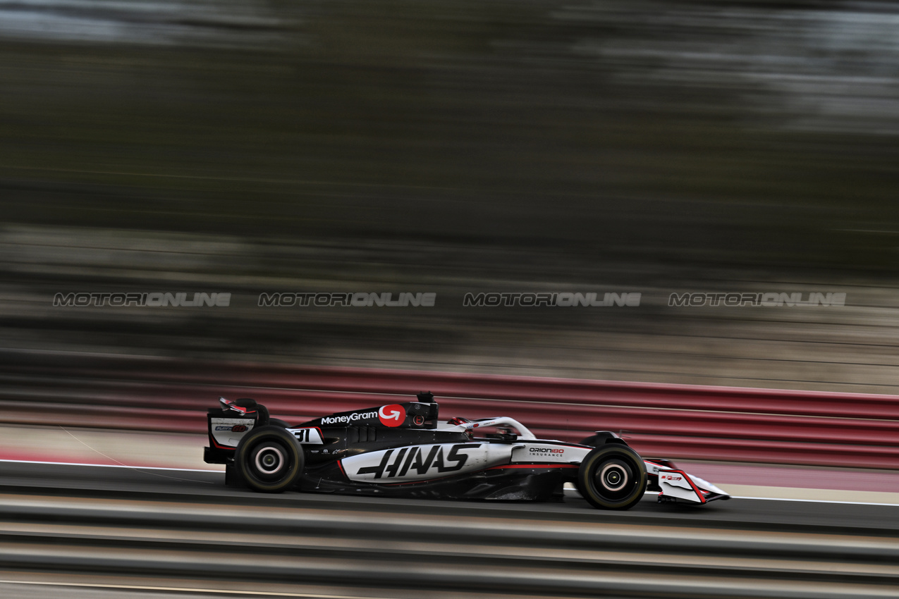 TEST BAHRAIN, Esteban Ocon (FRA) Haas VF-25.

28.02.2025. Formula 1 Testing, Sakhir, Bahrain, Day Three.

- www.xpbimages.com, EMail: requests@xpbimages.com © Copyright: Price / XPB Images