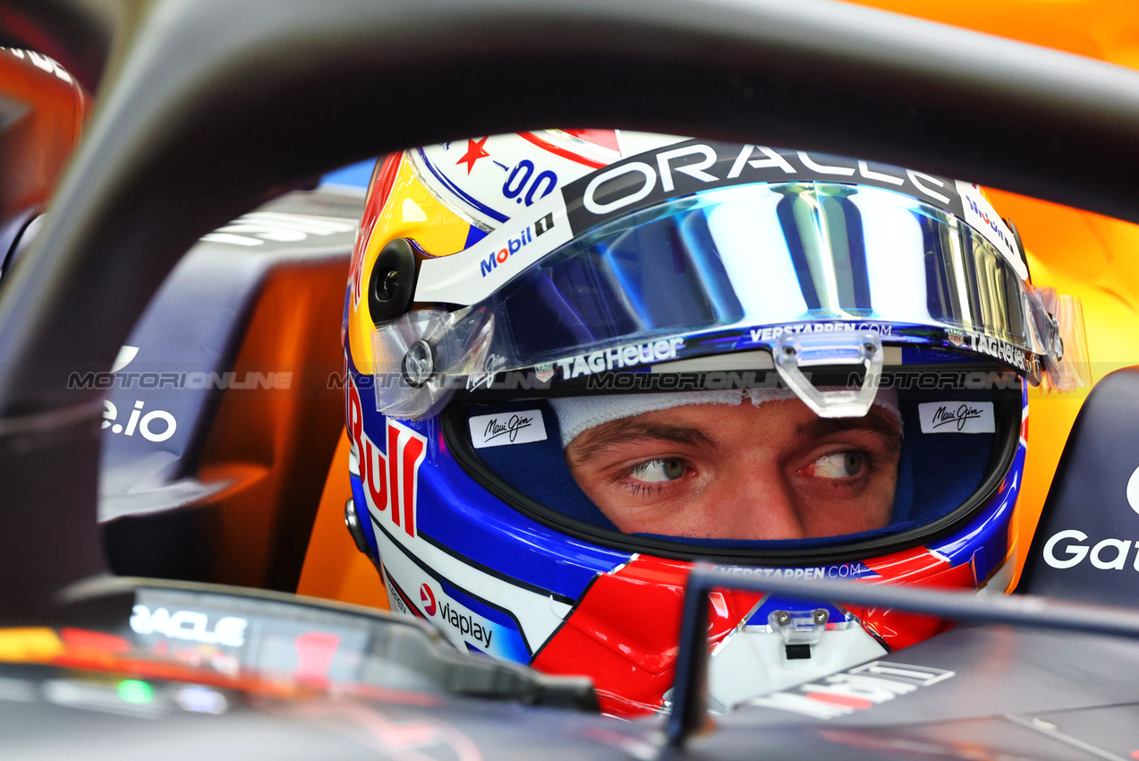 TEST BAHRAIN, Max Verstappen (NLD) Red Bull Racing RB21.

28.02.2025. Formula 1 Testing, Sakhir, Bahrain, Day Three.

- www.xpbimages.com, EMail: requests@xpbimages.com © Copyright: Batchelor / XPB Images
