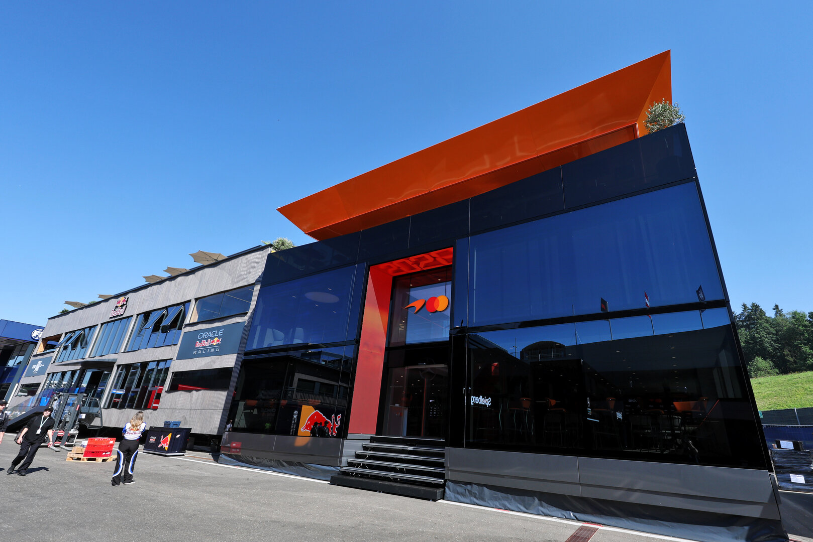 GP AUSTRIA, McLaren F1 Team motorhome.
25.06.2026. Formula 1 World Championship, Rd 8, Austrian Grand Prix, Spielberg, Austria, Preparation Day.
- www.xpbimages.com, EMail: requests@xpbimages.com © Copyright: Moy / XPB Images