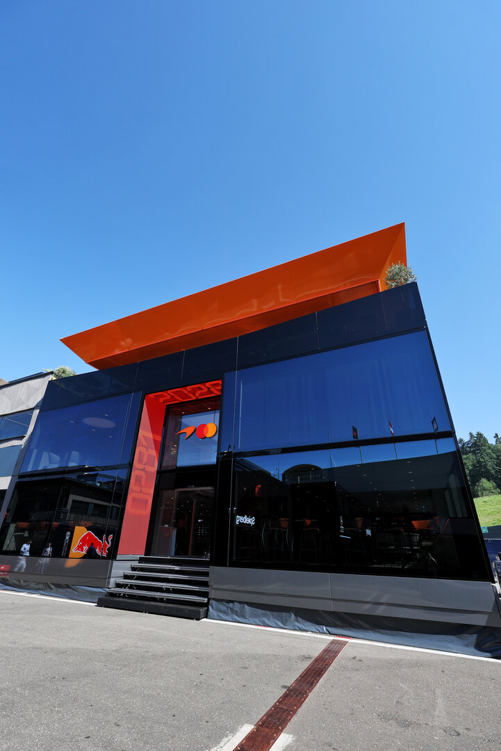 GP AUSTRIA, McLaren F1 Team motorhome.
25.06.2026. Formula 1 World Championship, Rd 8, Austrian Grand Prix, Spielberg, Austria, Preparation Day.
- www.xpbimages.com, EMail: requests@xpbimages.com © Copyright: Moy / XPB Images