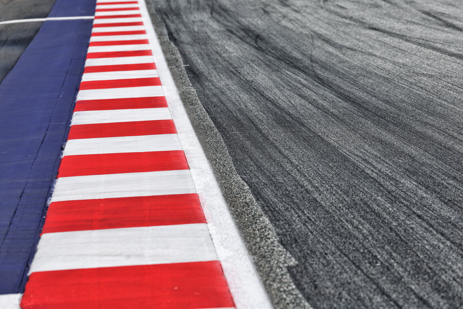 GP AUSTRIA, Circuit Atmosfera - kerb detail.
25.06.2026. Formula 1 World Championship, Rd 8, Austrian Grand Prix, Spielberg, Austria, Preparation Day.
- www.xpbimages.com, EMail: requests@xpbimages.com © Copyright: Moy / XPB Images