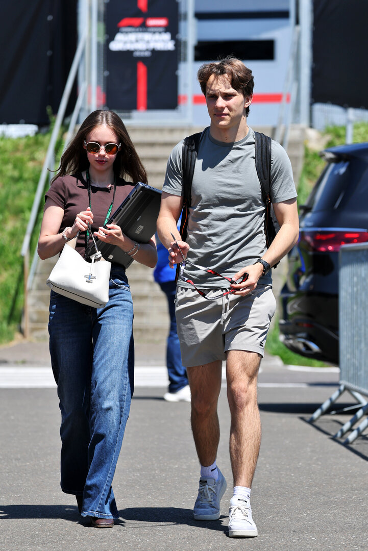 GP AUSTRIA, (L to R): Lily Zneimer (GBR) with her boyfriend Oscar Piastri (AUS) McLaren F1 Team.
25.06.2026. Formula 1 World Championship, Rd 8, Austrian Grand Prix, Spielberg, Austria, Preparation Day.
- www.xpbimages.com, EMail: requests@xpbimages.com © Copyright: Moy / XPB Images