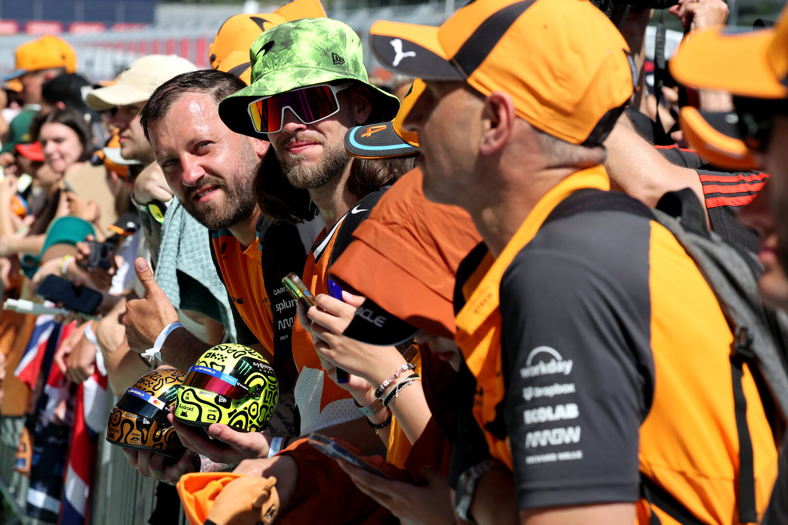 GP AUSTRIA, Circuit Atmosphere: McLaren F1 Team fans in the pitlane.
25.06.2026. Formula 1 World Championship, Rd 8, Austrian Grand Prix, Spielberg, Austria, Preparation Day.
- www.xpbimages.com, EMail: requests@xpbimages.com © Copyright: Moy / XPB Images