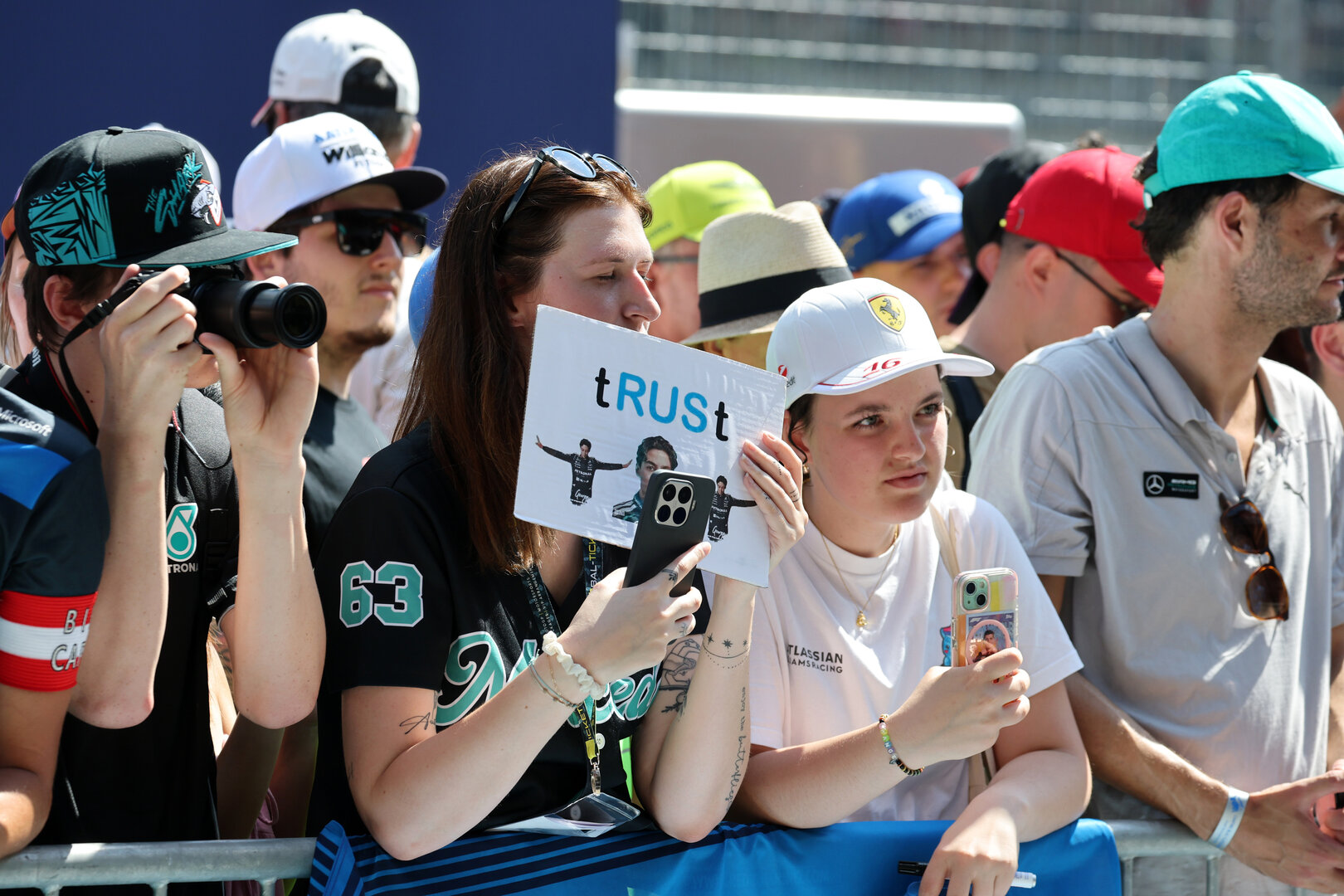 GP AUSTRIA, Fan of George Russell (GBR) Mercedes AMG F1 Formula One Team in the pitlane.
25.06.2026. Formula 1 World Championship, Rd 8, Austrian Grand Prix, Spielberg, Austria, Preparation Day.
- www.xpbimages.com, EMail: requests@xpbimages.com © Copyright: Moy / XPB Images