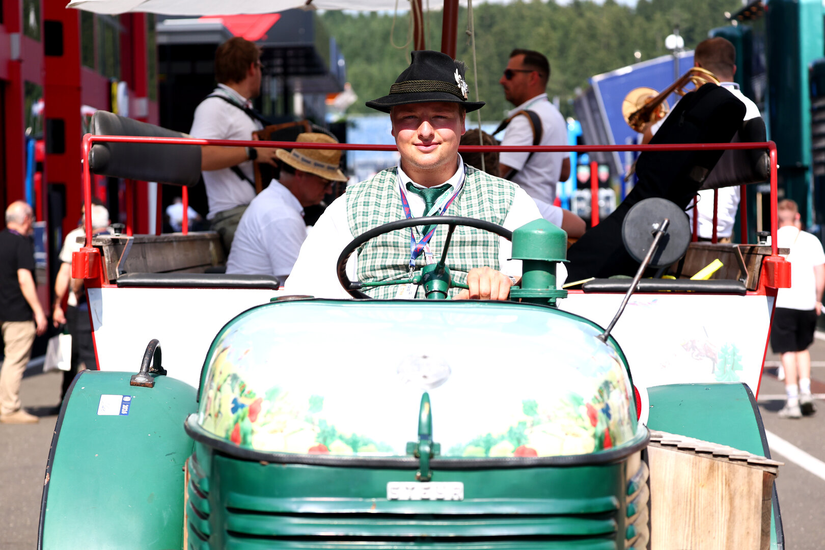 GP AUSTRIA, Paddock Atmosfera - tractor e trailer. 
25.06.2026. Formula 1 World Championship, Rd 8, Austrian Grand Prix, Spielberg, Austria, Preparation Day.
- www.xpbimages.com, EMail: requests@xpbimages.com © Copyright: Bearne / XPB Images