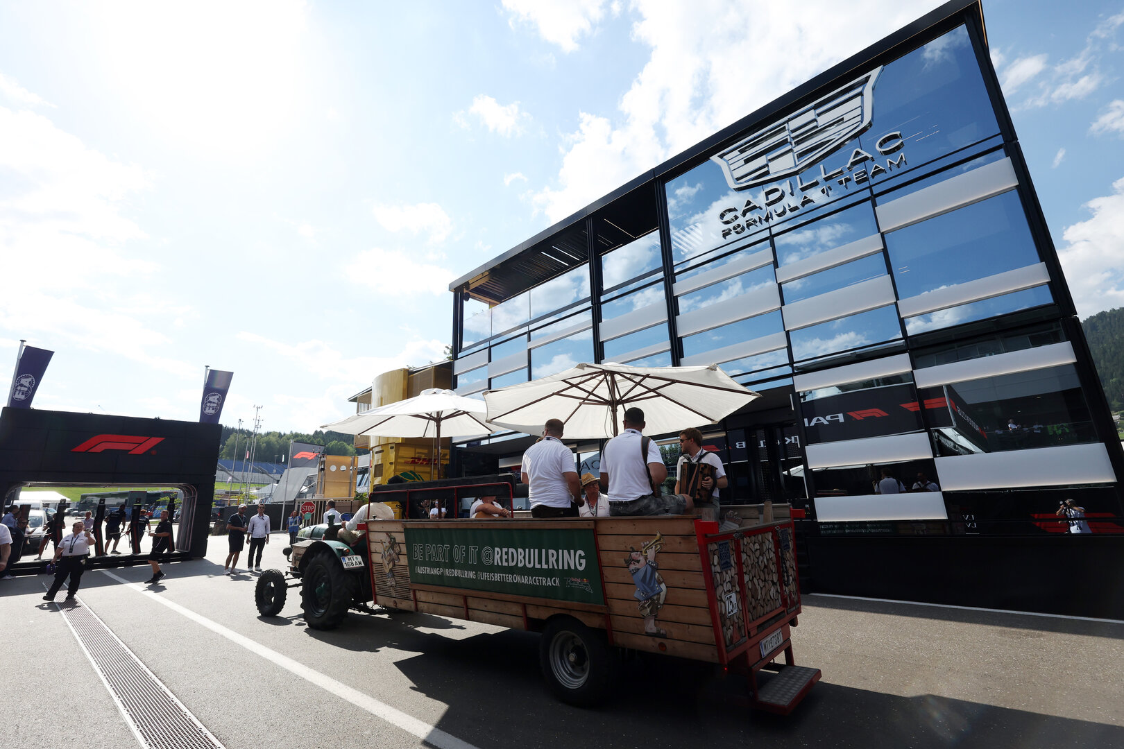 GP AUSTRIA, Paddock Atmosfera - tractor e trailer pass Cadillac Formula 1 Team motorhome.
25.06.2026. Formula 1 World Championship, Rd 8, Austrian Grand Prix, Spielberg, Austria, Preparation Day.
- www.xpbimages.com, EMail: requests@xpbimages.com © Copyright: Bearne / XPB Images