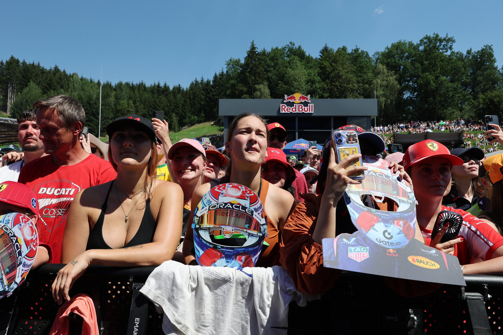 GP AUSTRIA, Max Verstappen (NLD) Red Bull Racing fans at the FanZone Stage.
26.06.2026. Formula 1 World Championship, Rd 8, Austrian Grand Prix, Spielberg, Austria, Practice Day.
- www.xpbimages.com, EMail: requests@xpbimages.com © Copyright: Moy / XPB Images