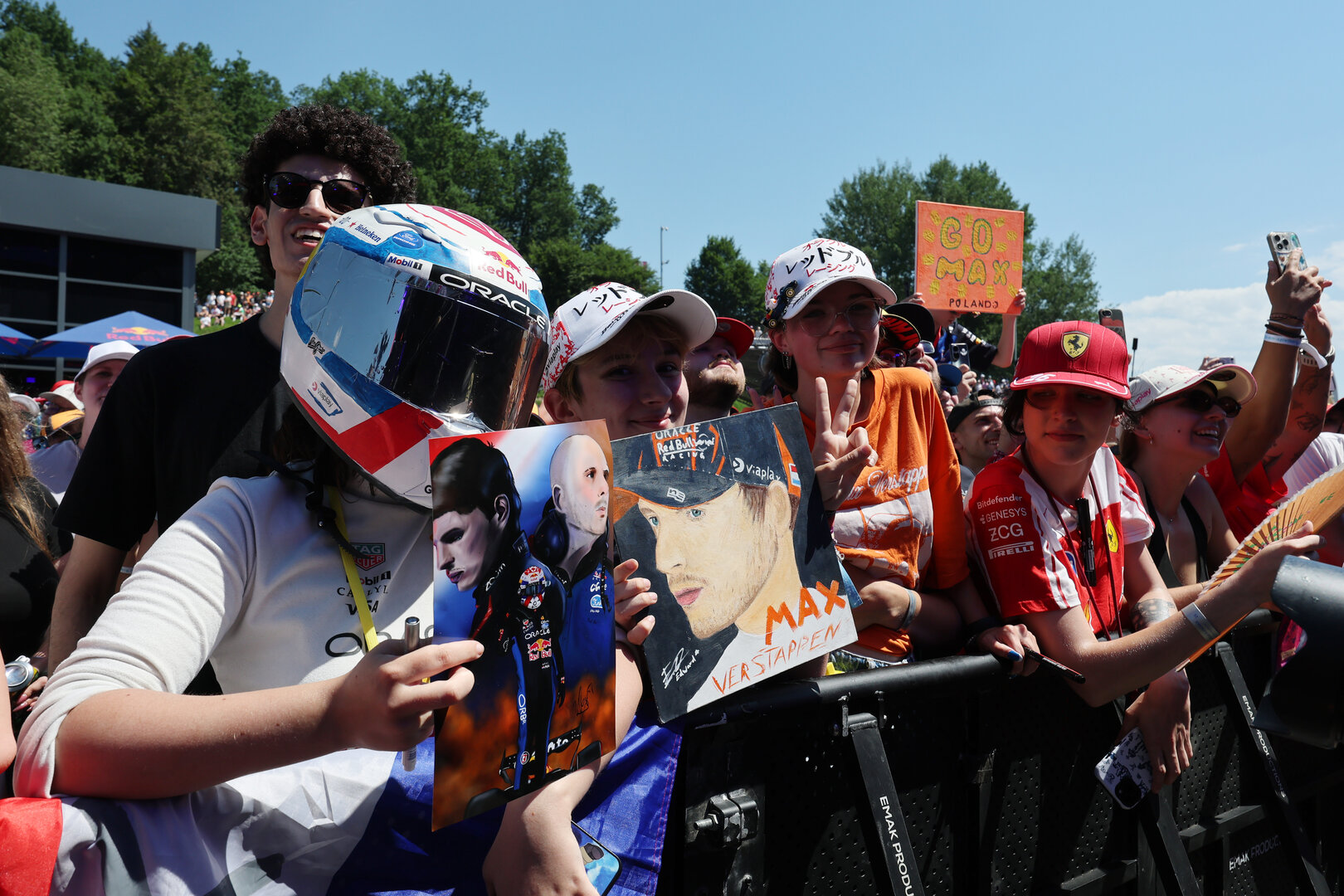 GP AUSTRIA, Max Verstappen (NLD) Red Bull Racing fans at the FanZone Stage.
26.06.2026. Formula 1 World Championship, Rd 8, Austrian Grand Prix, Spielberg, Austria, Practice Day.
- www.xpbimages.com, EMail: requests@xpbimages.com © Copyright: Moy / XPB Images