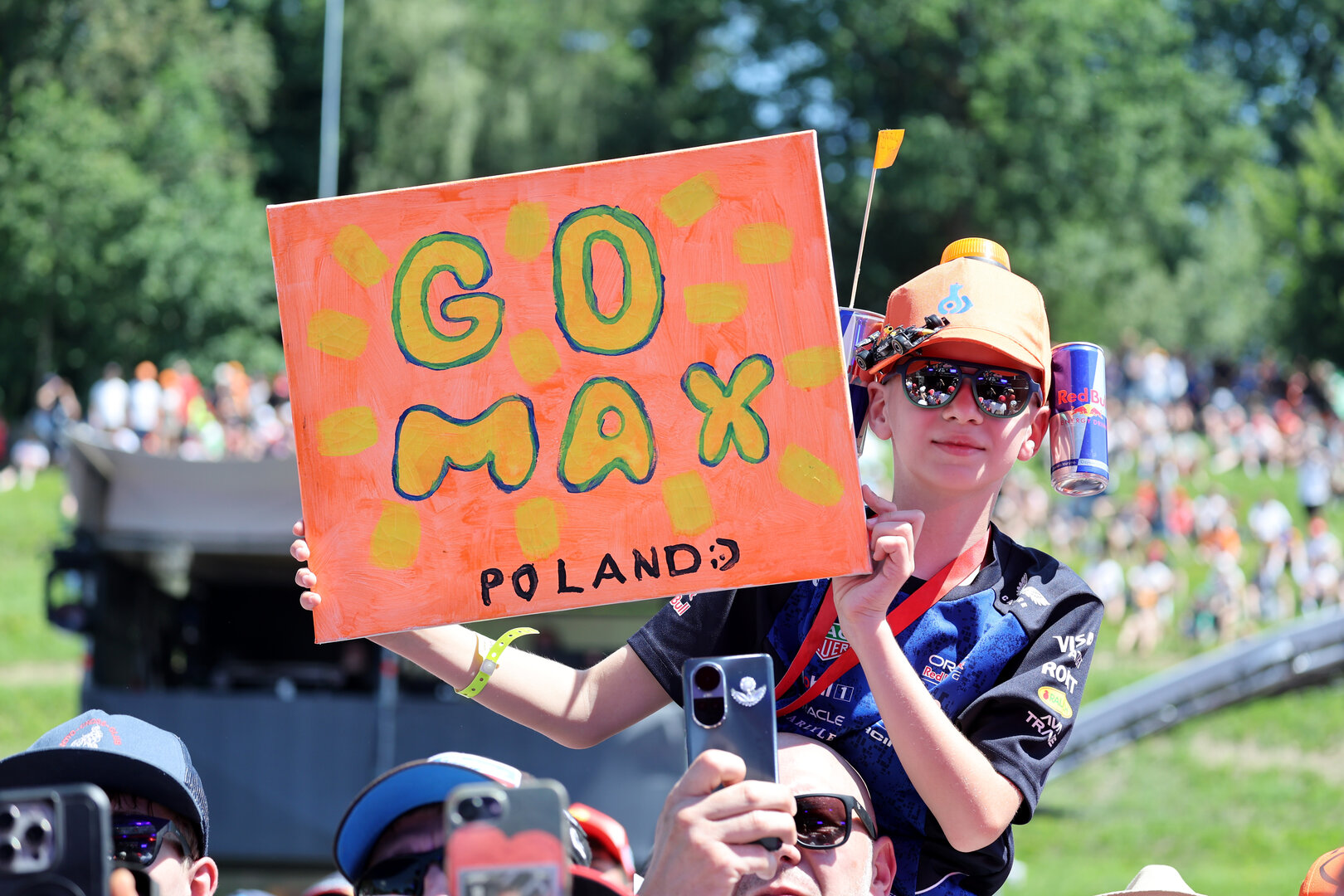 GP AUSTRIA, Max Verstappen (NLD) Red Bull Racing fans at the FanZone Stage.
26.06.2026. Formula 1 World Championship, Rd 8, Austrian Grand Prix, Spielberg, Austria, Practice Day.
- www.xpbimages.com, EMail: requests@xpbimages.com © Copyright: Moy / XPB Images