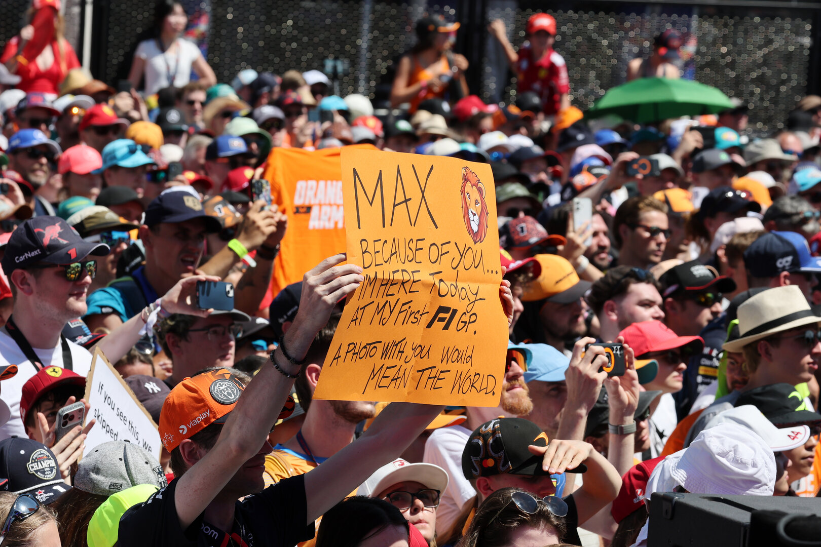 GP AUSTRIA, Max Verstappen (NLD) Red Bull Racing fans at the FanZone Stage.
26.06.2026. Formula 1 World Championship, Rd 8, Austrian Grand Prix, Spielberg, Austria, Practice Day.
- www.xpbimages.com, EMail: requests@xpbimages.com © Copyright: Moy / XPB Images