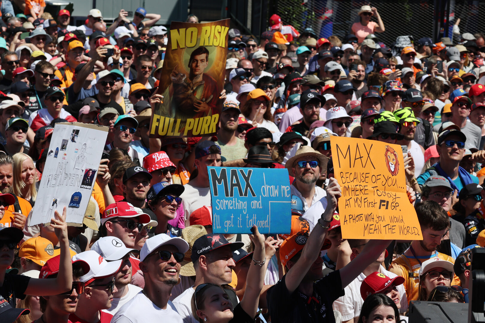GP AUSTRIA, Max Verstappen (NLD) Red Bull Racing fans at the FanZone Stage.
26.06.2026. Formula 1 World Championship, Rd 8, Austrian Grand Prix, Spielberg, Austria, Practice Day.
- www.xpbimages.com, EMail: requests@xpbimages.com © Copyright: Moy / XPB Images
