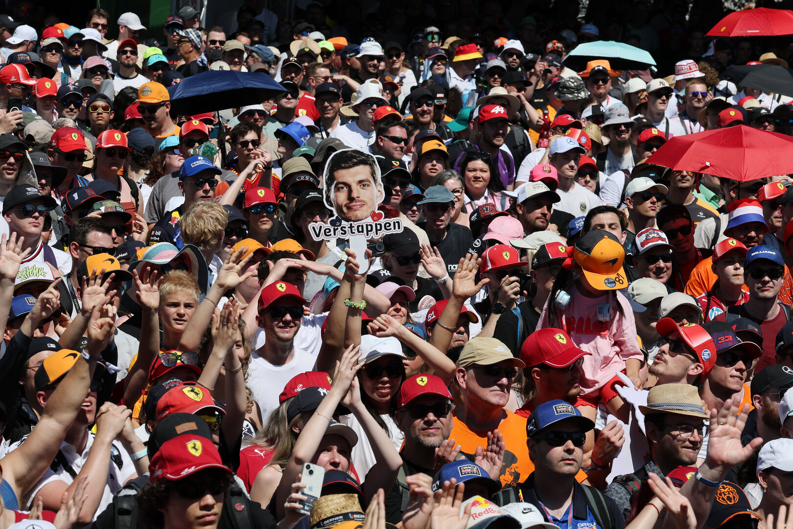 GP AUSTRIA, Max Verstappen (NLD) Red Bull Racing fans at the FanZone Stage.
26.06.2026. Formula 1 World Championship, Rd 8, Austrian Grand Prix, Spielberg, Austria, Practice Day.
- www.xpbimages.com, EMail: requests@xpbimages.com © Copyright: Moy / XPB Images