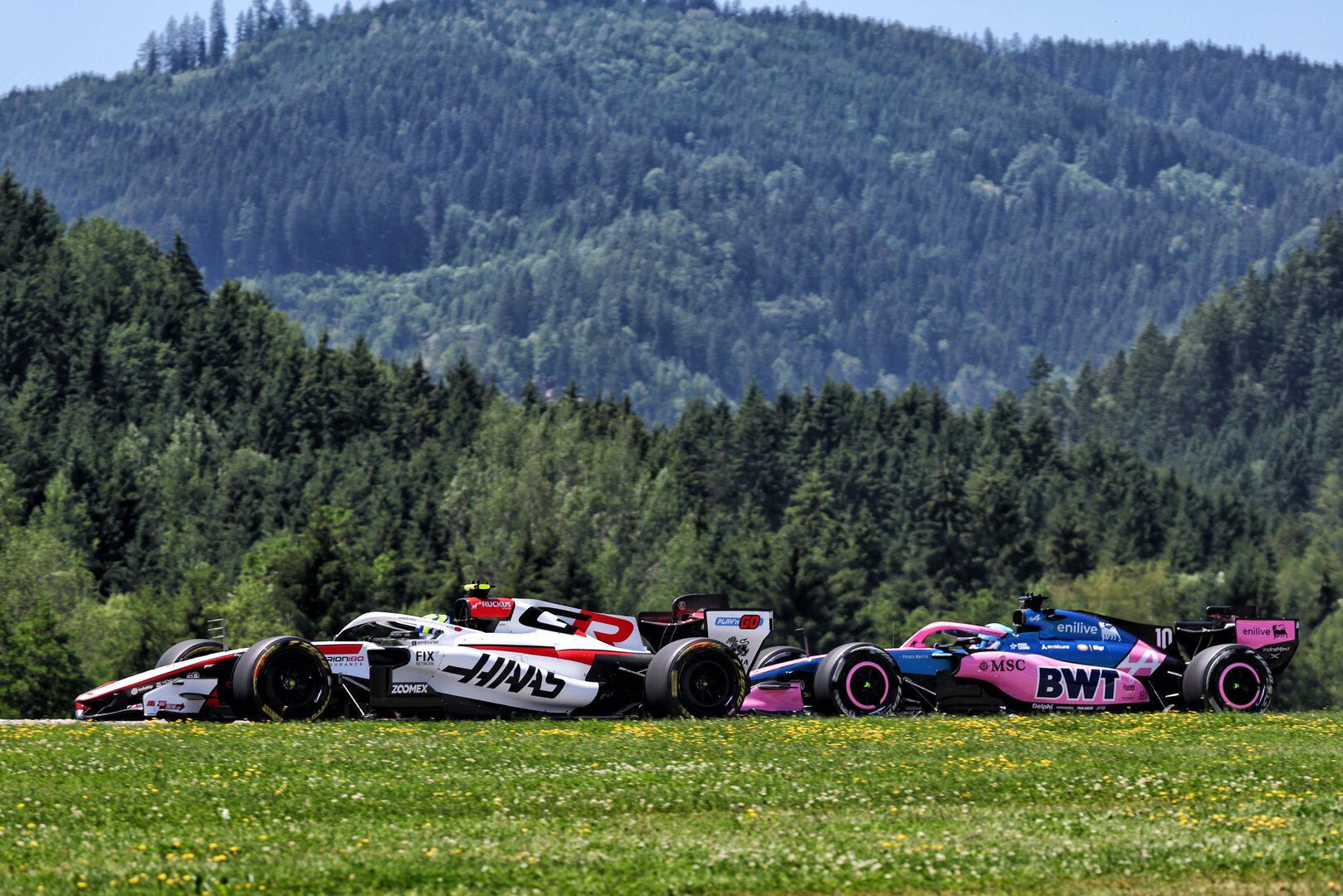 GP AUSTRIA, Oliver Bearman (GBR) Haas F1 Team VF-26 e Pierre Gasly (FRA) Alpine F1 Team A526.
26.06.2026. Formula 1 World Championship, Rd 8, Austrian Grand Prix, Spielberg, Austria, Practice Day.
- www.xpbimages.com, EMail: requests@xpbimages.com © Copyright: Bearne / XPB Images