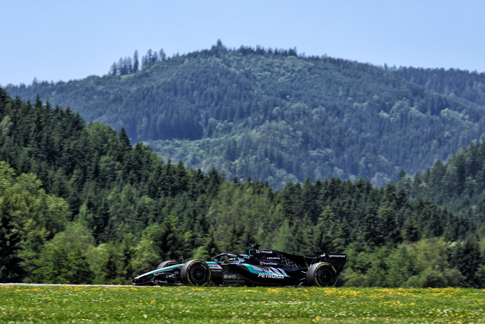 GP AUSTRIA, George Russell (GBR) Mercedes AMG Formula One Team W17.
26.06.2026. Formula 1 World Championship, Rd 8, Austrian Grand Prix, Spielberg, Austria, Practice Day.
- www.xpbimages.com, EMail: requests@xpbimages.com © Copyright: Bearne / XPB Images