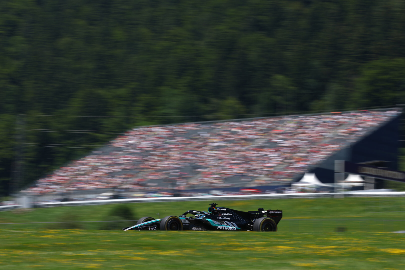 GP AUSTRIA, George Russell (GBR) Mercedes AMG Formula One Team W17.
26.06.2026. Formula 1 World Championship, Rd 8, Austrian Grand Prix, Spielberg, Austria, Practice Day.
- www.xpbimages.com, EMail: requests@xpbimages.com © Copyright: Bearne / XPB Images