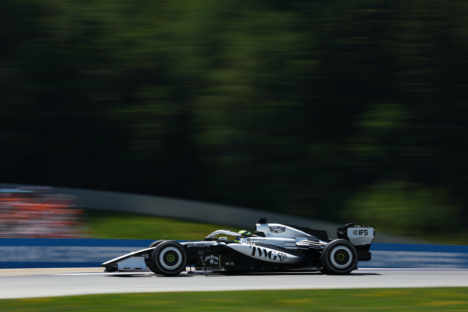 GP AUSTRIA, Sergio Perez (MEX) Cadillac Formula 1 Team MAC-26.
26.06.2026. Formula 1 World Championship, Rd 8, Austrian Grand Prix, Spielberg, Austria, Practice Day.
- www.xpbimages.com, EMail: requests@xpbimages.com © Copyright: Bearne / XPB Images