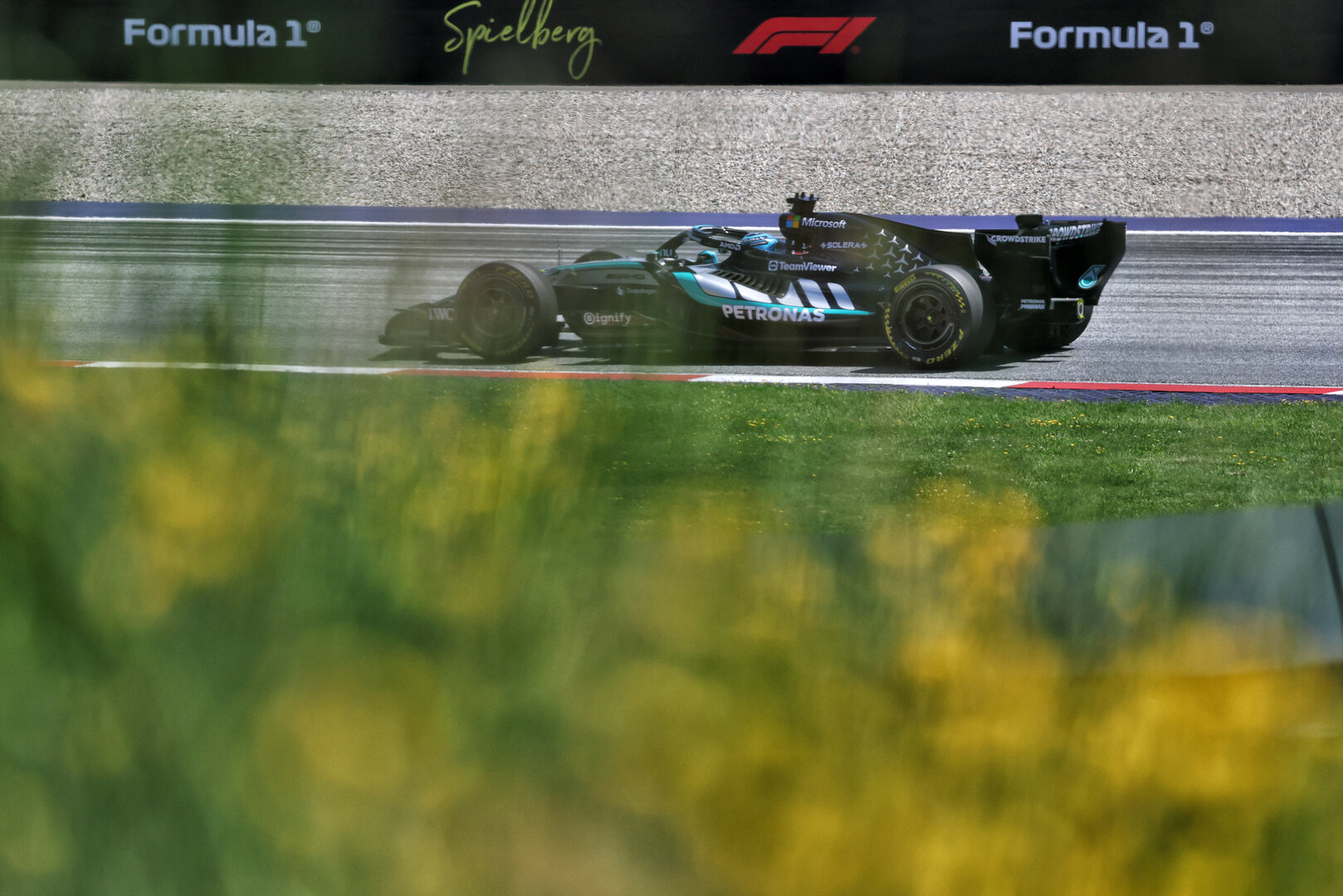 GP AUSTRIA, George Russell (GBR) Mercedes AMG Formula One Team W17.
26.06.2026. Formula 1 World Championship, Rd 8, Austrian Grand Prix, Spielberg, Austria, Practice Day.
- www.xpbimages.com, EMail: requests@xpbimages.com © Copyright: Bearne / XPB Images