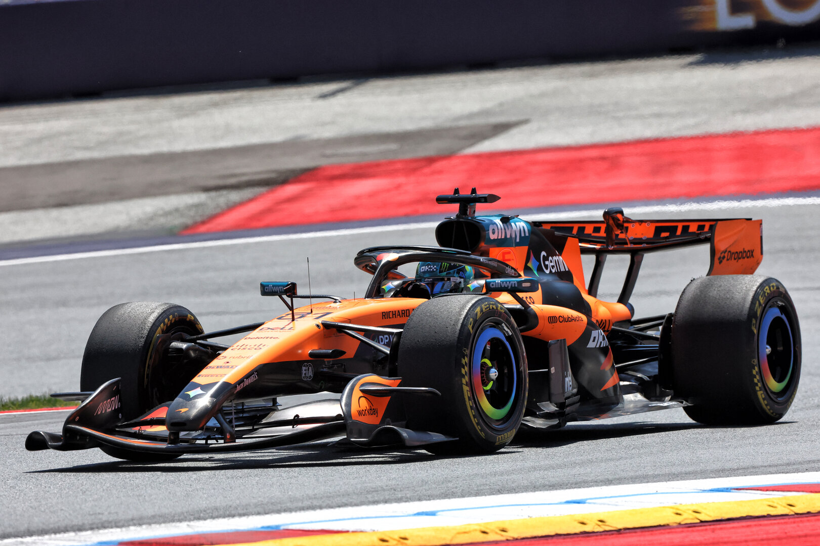 GP AUSTRIA, Oscar Piastri (AUS) McLaren F1 Team MCL40.
26.06.2026. Formula 1 World Championship, Rd 8, Austrian Grand Prix, Spielberg, Austria, Practice Day.
- www.xpbimages.com, EMail: requests@xpbimages.com © Copyright: Charniaux / XPB Images