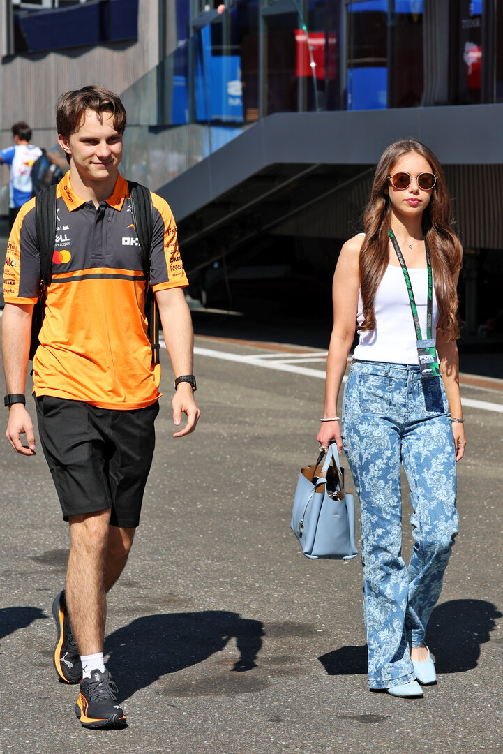 GP AUSTRIA, (L to R): Oscar Piastri (AUS) McLaren F1 Team with Domenica Lily Zneimer (GBR).
27.06.2026. Formula 1 World Championship, Rd 8, Austrian Grand Prix, Spielberg, Austria, Qualifiche Day.
- www.xpbimages.com, EMail: requests@xpbimages.com © Copyright: Batchelor / XPB Images