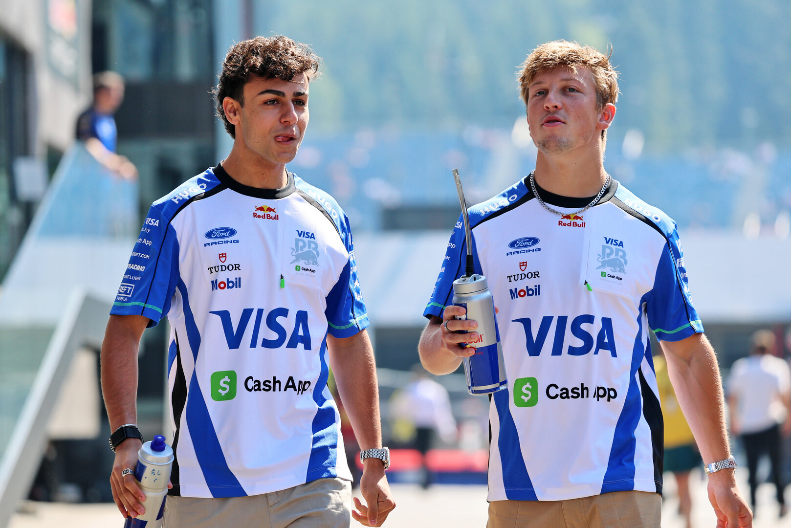 GP AUSTRIA, (L to R): Arvid Lindblad (GBR) Racing Bulls Formula One Team with his team mate Liam Lawson (NZL) Racing Bulls Formula One Team.
27.06.2026. Formula 1 World Championship, Rd 8, Austrian Grand Prix, Spielberg, Austria, Qualifiche Day.
- www.xpbimages.com, EMail: requests@xpbimages.com © Copyright: Batchelor / XPB Images