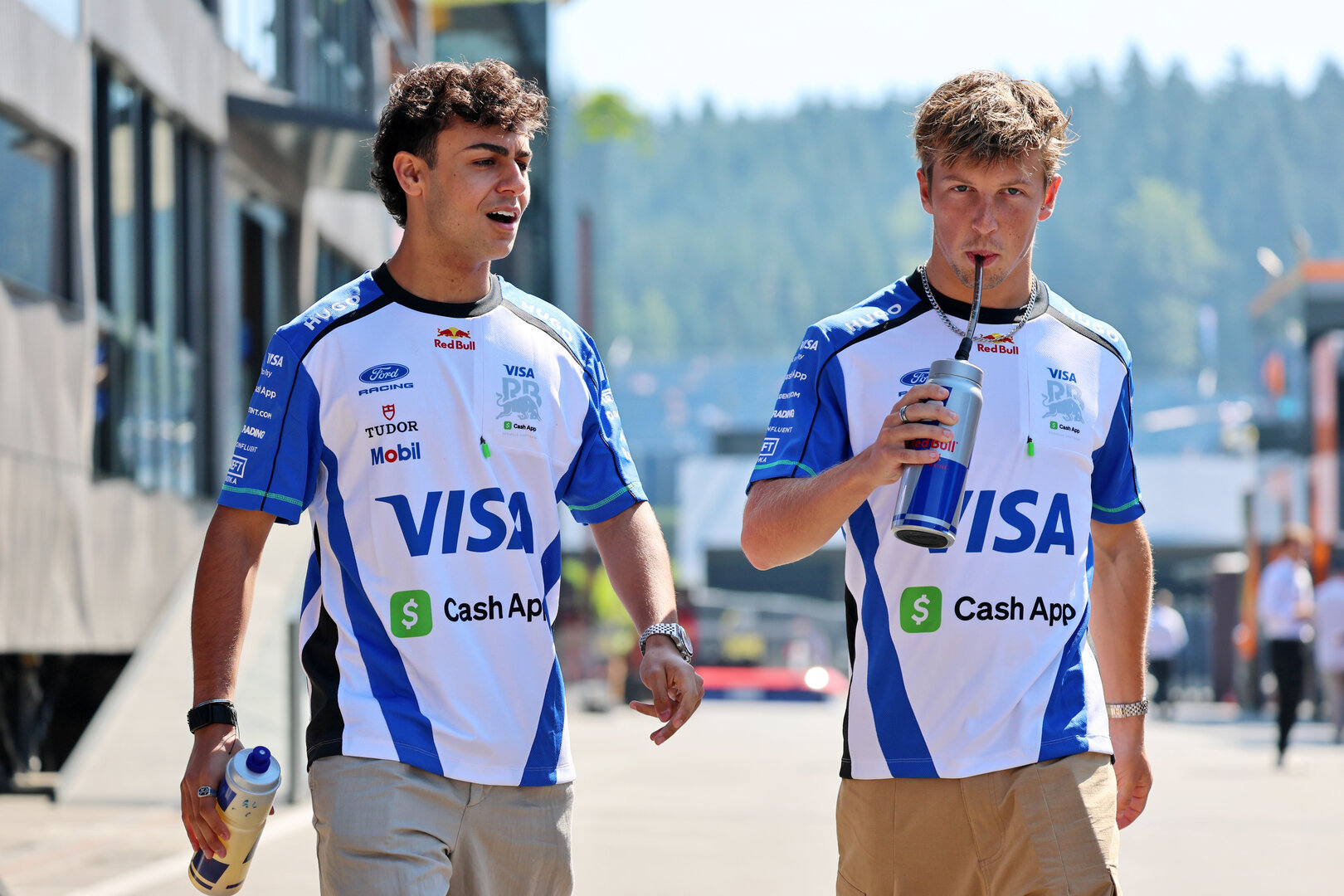 GP AUSTRIA, (L to R): Arvid Lindblad (GBR) Racing Bulls Formula One Team with his team mate Liam Lawson (NZL) Racing Bulls Formula One Team.
27.06.2026. Formula 1 World Championship, Rd 8, Austrian Grand Prix, Spielberg, Austria, Qualifiche Day.
- www.xpbimages.com, EMail: requests@xpbimages.com © Copyright: Batchelor / XPB Images