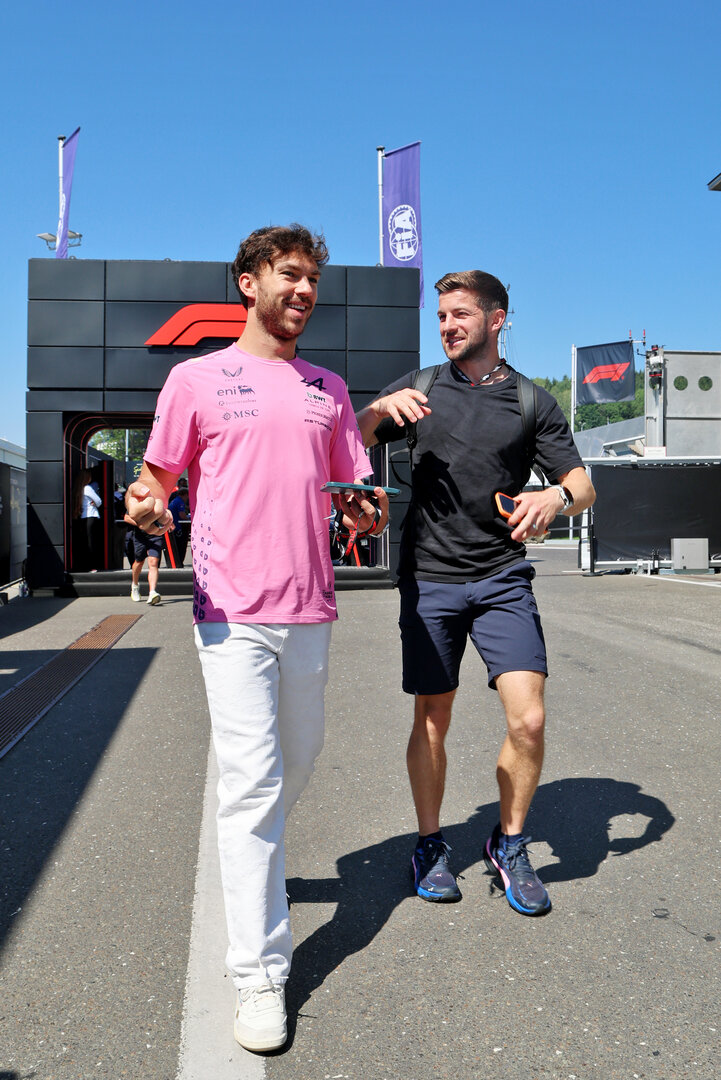 GP AUSTRIA, (L to R): Pierre Gasly (FRA) Alpine F1 Team with Ben Thorne (GBR) Alpine F1 Team Performance Coach.
27.06.2026. Formula 1 World Championship, Rd 8, Austrian Grand Prix, Spielberg, Austria, Qualifiche Day.
- www.xpbimages.com, EMail: requests@xpbimages.com © Copyright: Batchelor / XPB Images