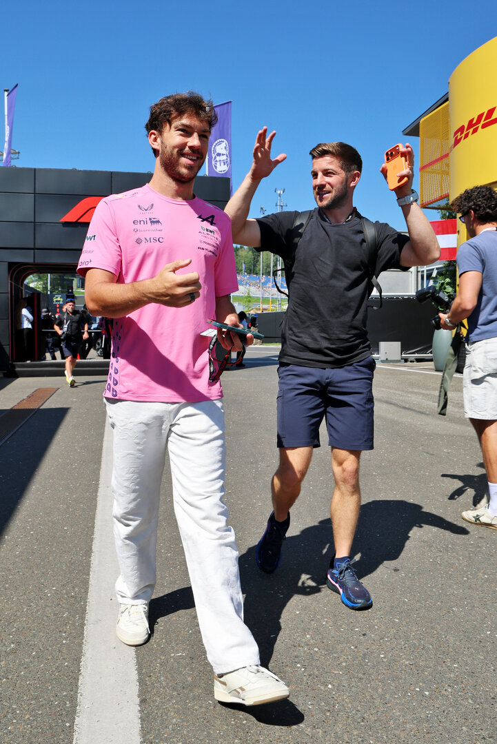 GP AUSTRIA, (L to R): Pierre Gasly (FRA) Alpine F1 Team with Ben Thorne (GBR) Alpine F1 Team Performance Coach.
27.06.2026. Formula 1 World Championship, Rd 8, Austrian Grand Prix, Spielberg, Austria, Qualifiche Day.
- www.xpbimages.com, EMail: requests@xpbimages.com © Copyright: Batchelor / XPB Images