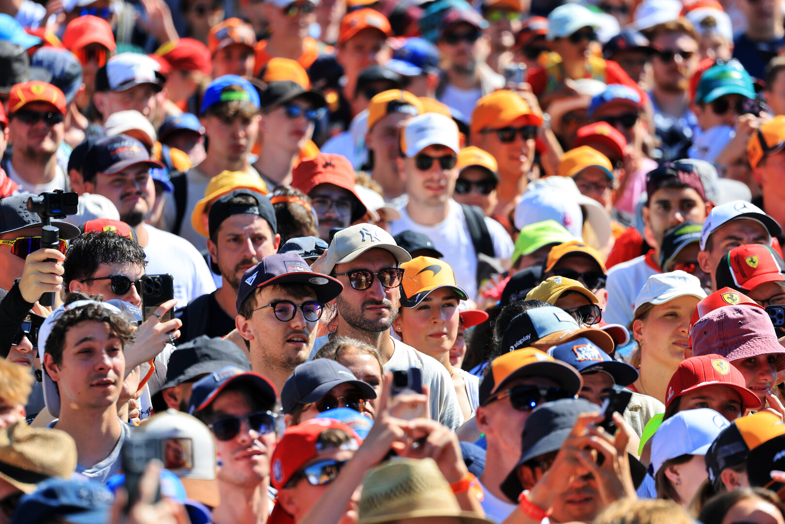 GP AUSTRIA, Circuit Atmosfera - fans at the FanZone Stage.
27.06.2026. Formula 1 World Championship, Rd 8, Austrian Grand Prix, Spielberg, Austria, Qualifiche Day.
- www.xpbimages.com, EMail: requests@xpbimages.com © Copyright: Moy / XPB Images