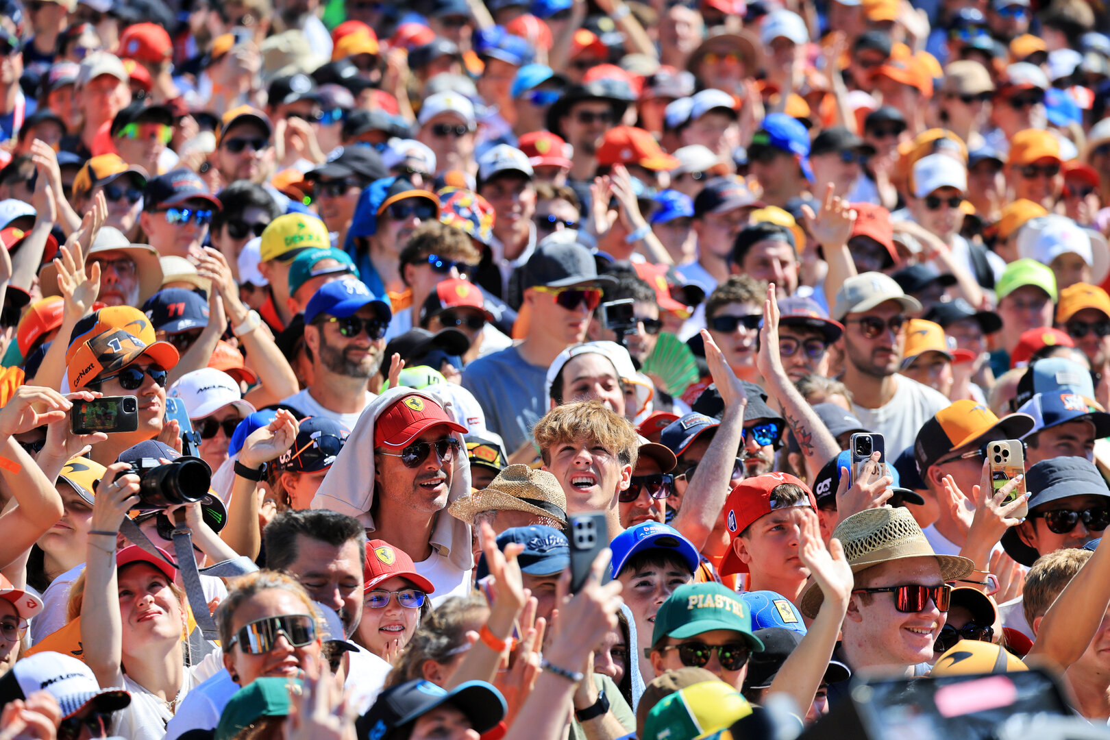 GP AUSTRIA, Circuit Atmosfera - fans at the FanZone Stage.
27.06.2026. Formula 1 World Championship, Rd 8, Austrian Grand Prix, Spielberg, Austria, Qualifiche Day.
- www.xpbimages.com, EMail: requests@xpbimages.com © Copyright: Moy / XPB Images
