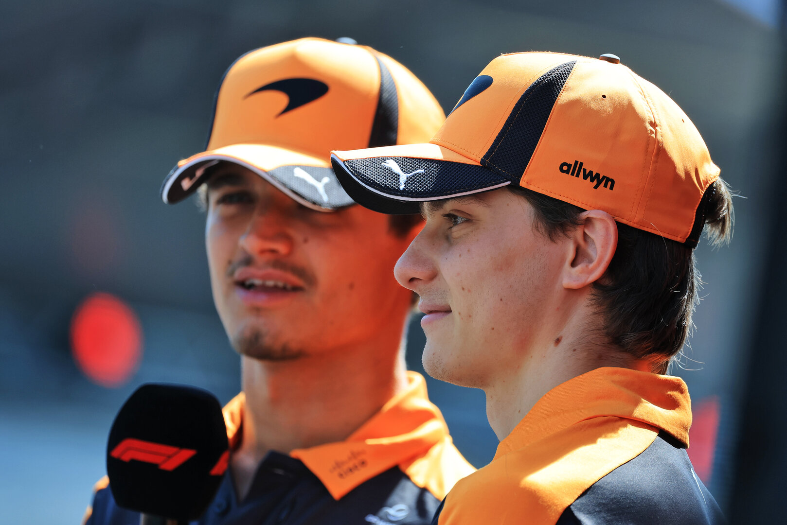 GP AUSTRIA, (L to R): Lando Norris (GBR) McLaren F1 Team e team mate Oscar Piastri (AUS) McLaren F1 Team on the FanZone Stage.
27.06.2026. Formula 1 World Championship, Rd 8, Austrian Grand Prix, Spielberg, Austria, Qualifiche Day.
- www.xpbimages.com, EMail: requests@xpbimages.com © Copyright: Moy / XPB Images