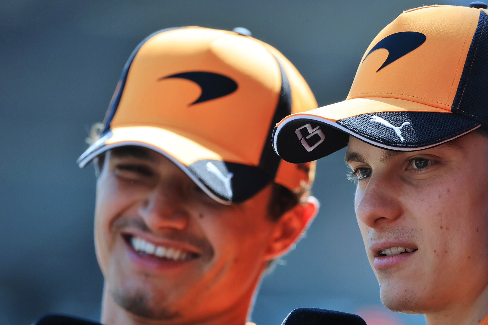 GP AUSTRIA, (L to R): Lando Norris (GBR) McLaren F1 Team e team mate Oscar Piastri (AUS) McLaren F1 Team on the FanZone Stage.
27.06.2026. Formula 1 World Championship, Rd 8, Austrian Grand Prix, Spielberg, Austria, Qualifiche Day.
- www.xpbimages.com, EMail: requests@xpbimages.com © Copyright: Moy / XPB Images