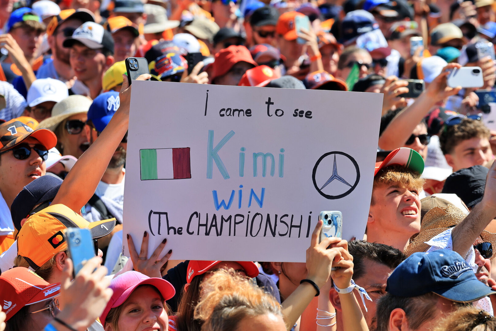 GP AUSTRIA, Circuit Atmosfera - fans at the FanZone Stage.
27.06.2026. Formula 1 World Championship, Rd 8, Austrian Grand Prix, Spielberg, Austria, Qualifiche Day.
- www.xpbimages.com, EMail: requests@xpbimages.com © Copyright: Moy / XPB Images