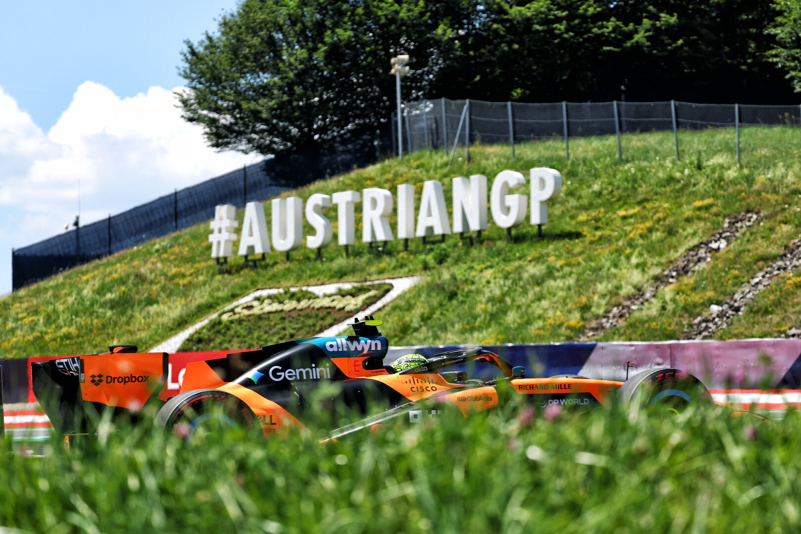 GP AUSTRIA, Lando Norris (GBR) McLaren F1 Team MCL40.
27.06.2026. Formula 1 World Championship, Rd 8, Austrian Grand Prix, Spielberg, Austria, Qualifiche Day.
- www.xpbimages.com, EMail: requests@xpbimages.com © Copyright: Bearne / XPB Images