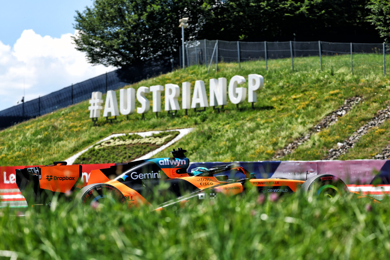GP AUSTRIA, Oscar Piastri (AUS) McLaren F1 Team MCL40.
27.06.2026. Formula 1 World Championship, Rd 8, Austrian Grand Prix, Spielberg, Austria, Qualifiche Day.
- www.xpbimages.com, EMail: requests@xpbimages.com © Copyright: Bearne / XPB Images