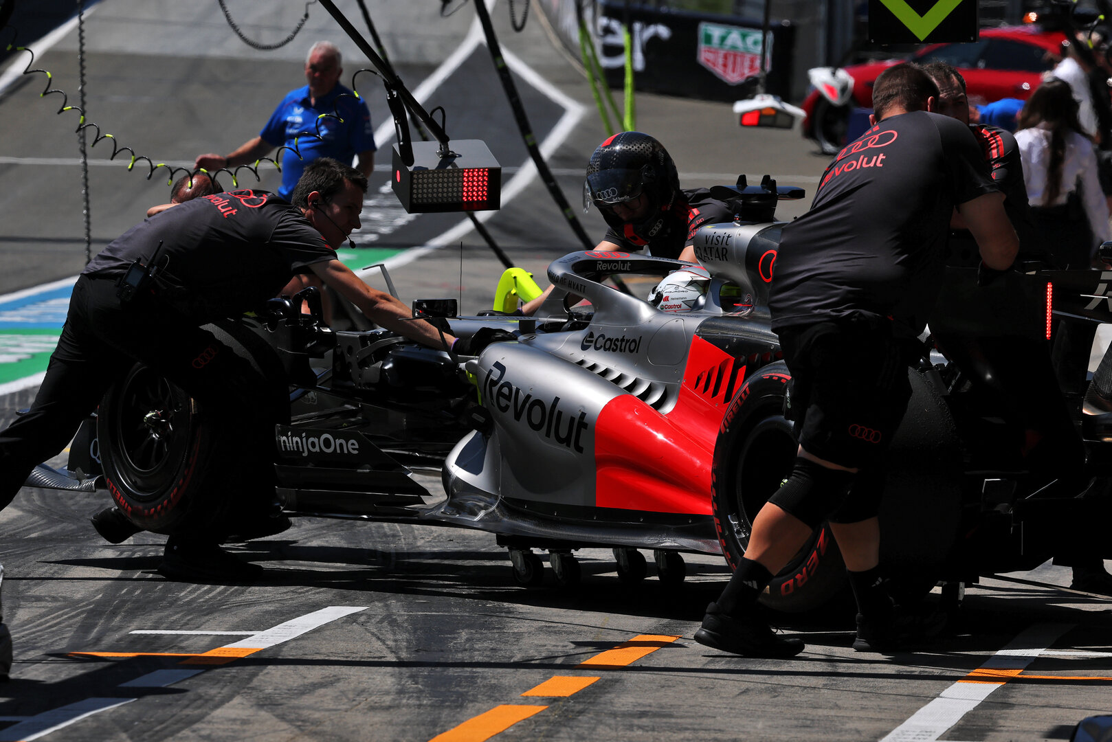 GP AUSTRIA, Nico Hulkenberg (GER) Audi F1 Team R26 in the pits.
27.06.2026. Formula 1 World Championship, Rd 8, Austrian Grand Prix, Spielberg, Austria, Qualifiche Day.
- www.xpbimages.com, EMail: requests@xpbimages.com © Copyright: Charniaux / XPB Images