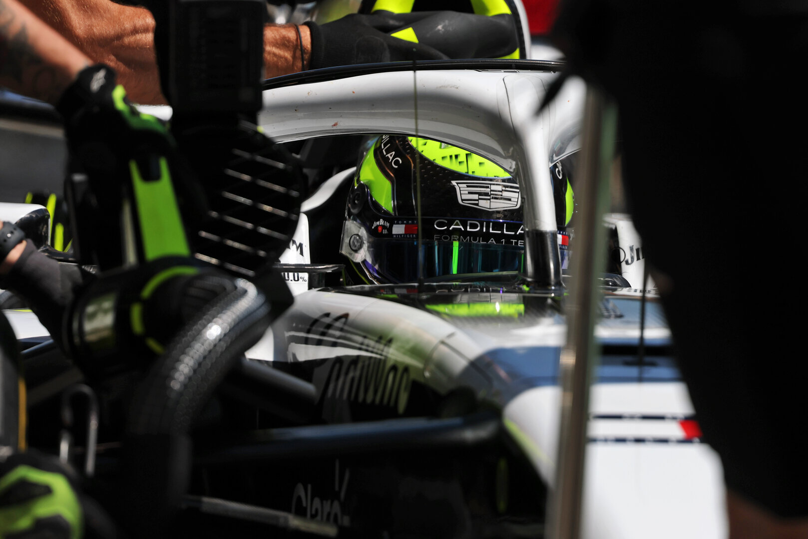 GP AUSTRIA, Sergio Perez (MEX) Cadillac Formula 1 Team MAC-26 in the pits.
27.06.2026. Formula 1 World Championship, Rd 8, Austrian Grand Prix, Spielberg, Austria, Qualifiche Day.
- www.xpbimages.com, EMail: requests@xpbimages.com © Copyright: Charniaux / XPB Images