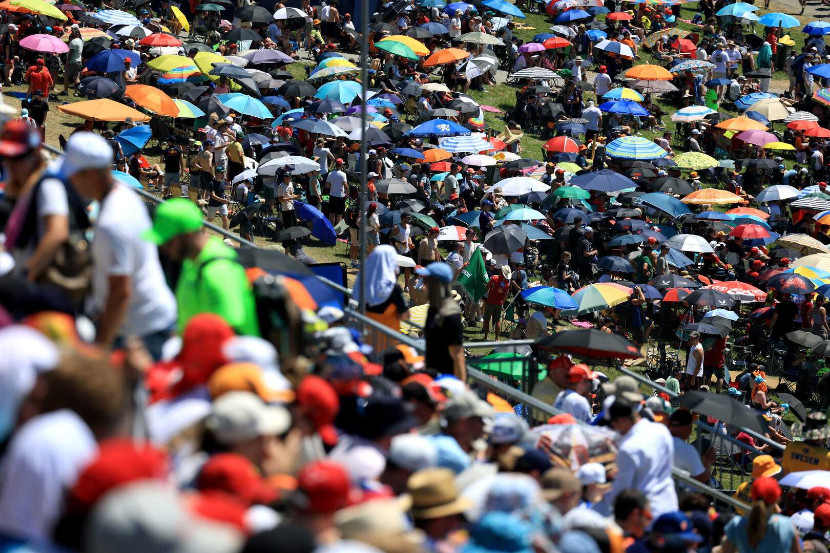 GP AUSTRIA, Circuit Atmosfera - fans trackside.
27.06.2026. Formula 1 World Championship, Rd 8, Austrian Grand Prix, Spielberg, Austria, Qualifiche Day.
- www.xpbimages.com, EMail: requests@xpbimages.com © Copyright: Moy / XPB Images