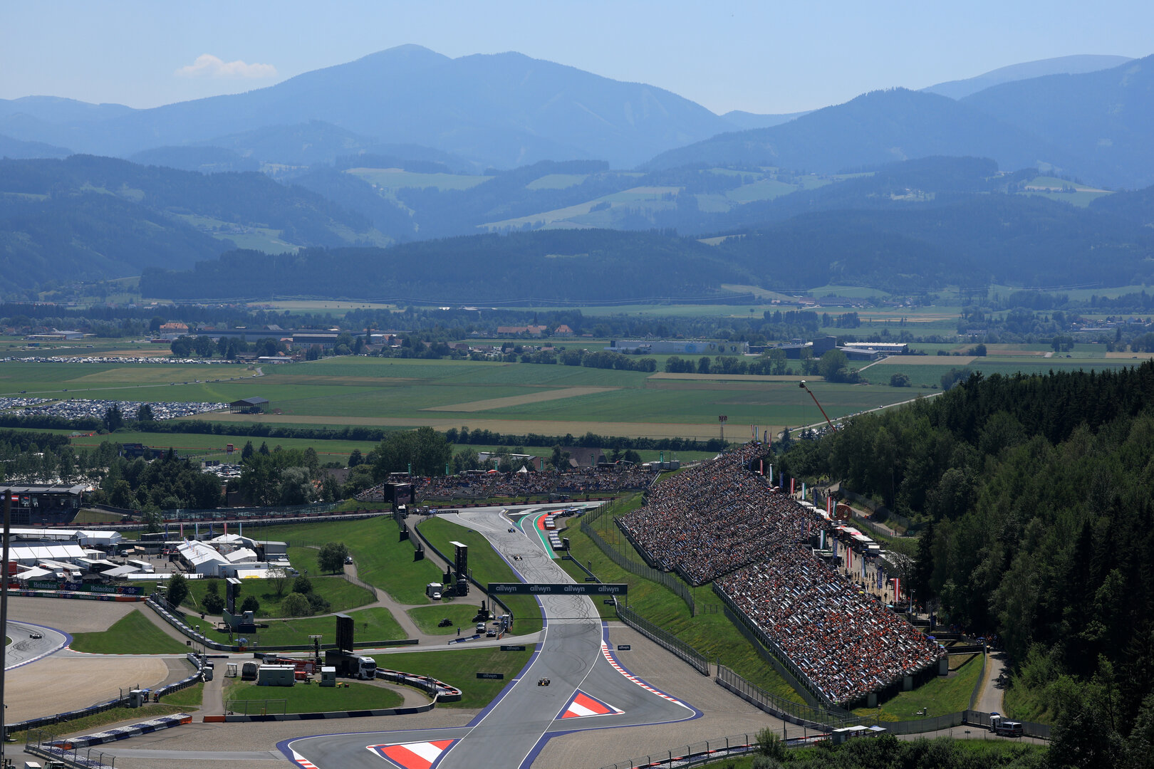 GP AUSTRIA, Isack Hadjar (FRA) Red Bull Racing RB22.
27.06.2026. Formula 1 World Championship, Rd 8, Austrian Grand Prix, Spielberg, Austria, Qualifiche Day.
- www.xpbimages.com, EMail: requests@xpbimages.com © Copyright: Moy / XPB Images
