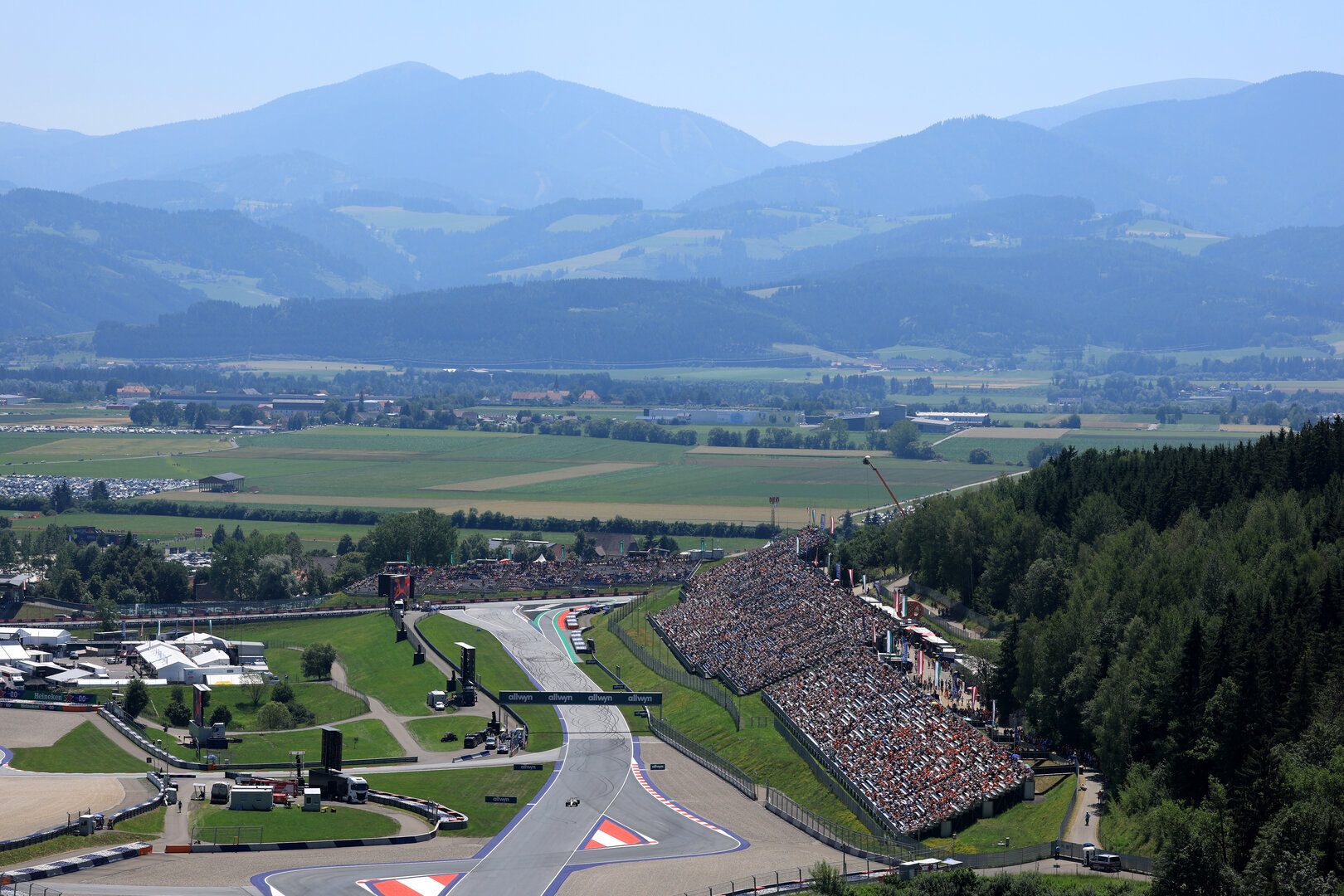 GP AUSTRIA, Sergio Perez (MEX) Cadillac Formula 1 Team MAC-26.
27.06.2026. Formula 1 World Championship, Rd 8, Austrian Grand Prix, Spielberg, Austria, Qualifiche Day.
- www.xpbimages.com, EMail: requests@xpbimages.com © Copyright: Moy / XPB Images