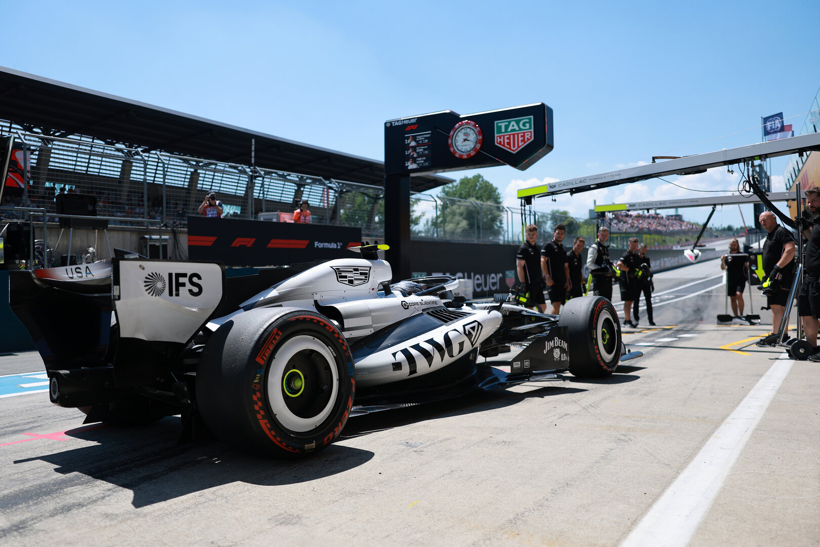 GP AUSTRIA, Valtteri Bottas (FIN) Cadillac Formula 1 Team MAC-26 in the pits.
27.06.2026. Formula 1 World Championship, Rd 8, Austrian Grand Prix, Spielberg, Austria, Qualifiche Day.
- www.xpbimages.com, EMail: requests@xpbimages.com © Copyright: Charniaux / XPB Images