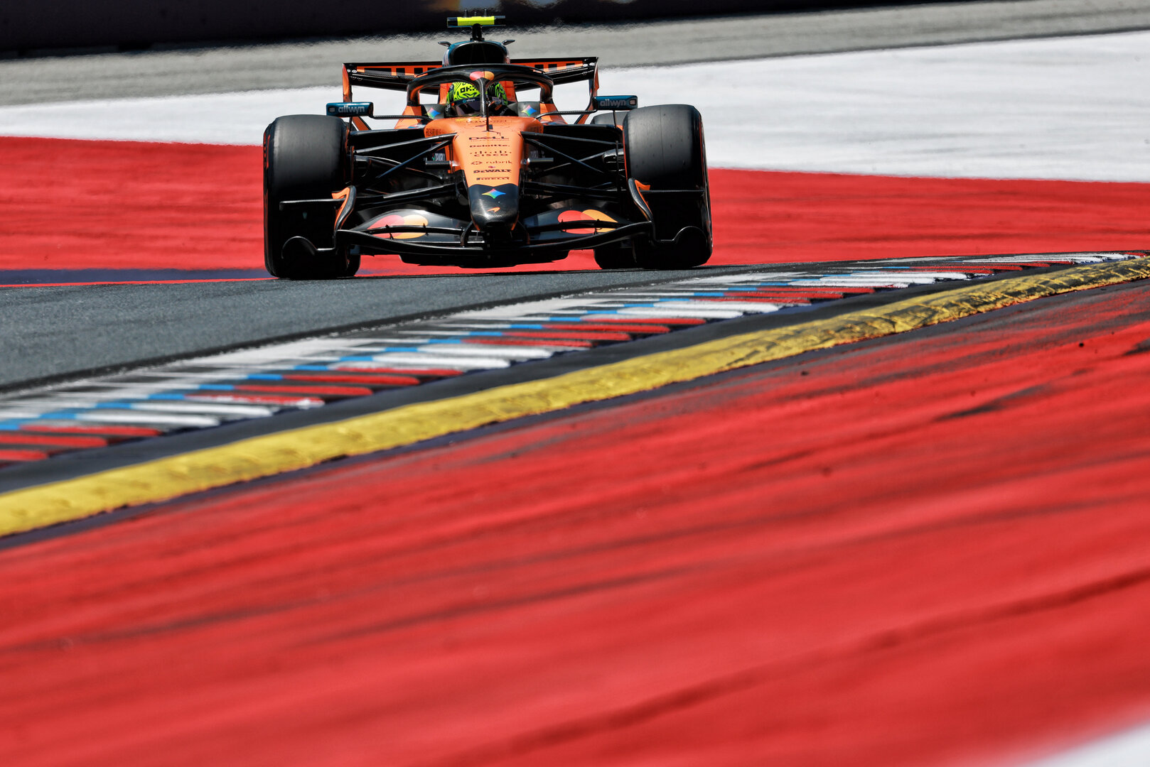 GP AUSTRIA, Lando Norris (GBR) McLaren F1 Team MCL40.
27.06.2026. Formula 1 World Championship, Rd 8, Austrian Grand Prix, Spielberg, Austria, Qualifiche Day.
- www.xpbimages.com, EMail: requests@xpbimages.com © Copyright: Moy / XPB Images