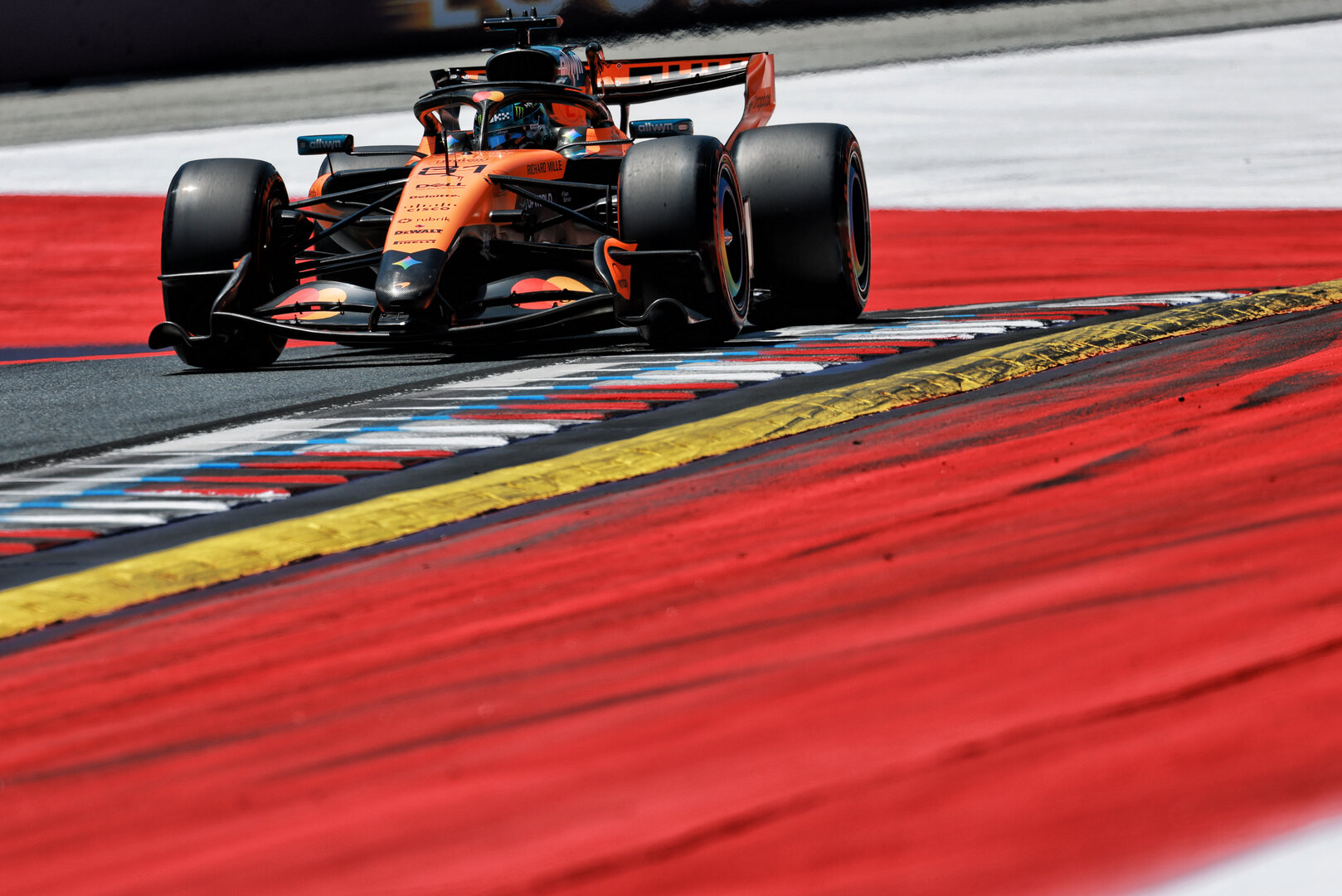 GP AUSTRIA, Oscar Piastri (AUS) McLaren F1 Team MCL40.
27.06.2026. Formula 1 World Championship, Rd 8, Austrian Grand Prix, Spielberg, Austria, Qualifiche Day.
- www.xpbimages.com, EMail: requests@xpbimages.com © Copyright: Moy / XPB Images