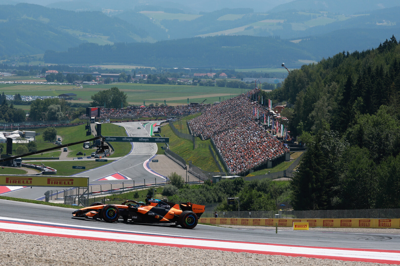 GP AUSTRIA, Oscar Piastri (AUS) McLaren F1 Team MCL40.
27.06.2026. Formula 1 World Championship, Rd 8, Austrian Grand Prix, Spielberg, Austria, Qualifiche Day.
- www.xpbimages.com, EMail: requests@xpbimages.com © Copyright: Moy / XPB Images