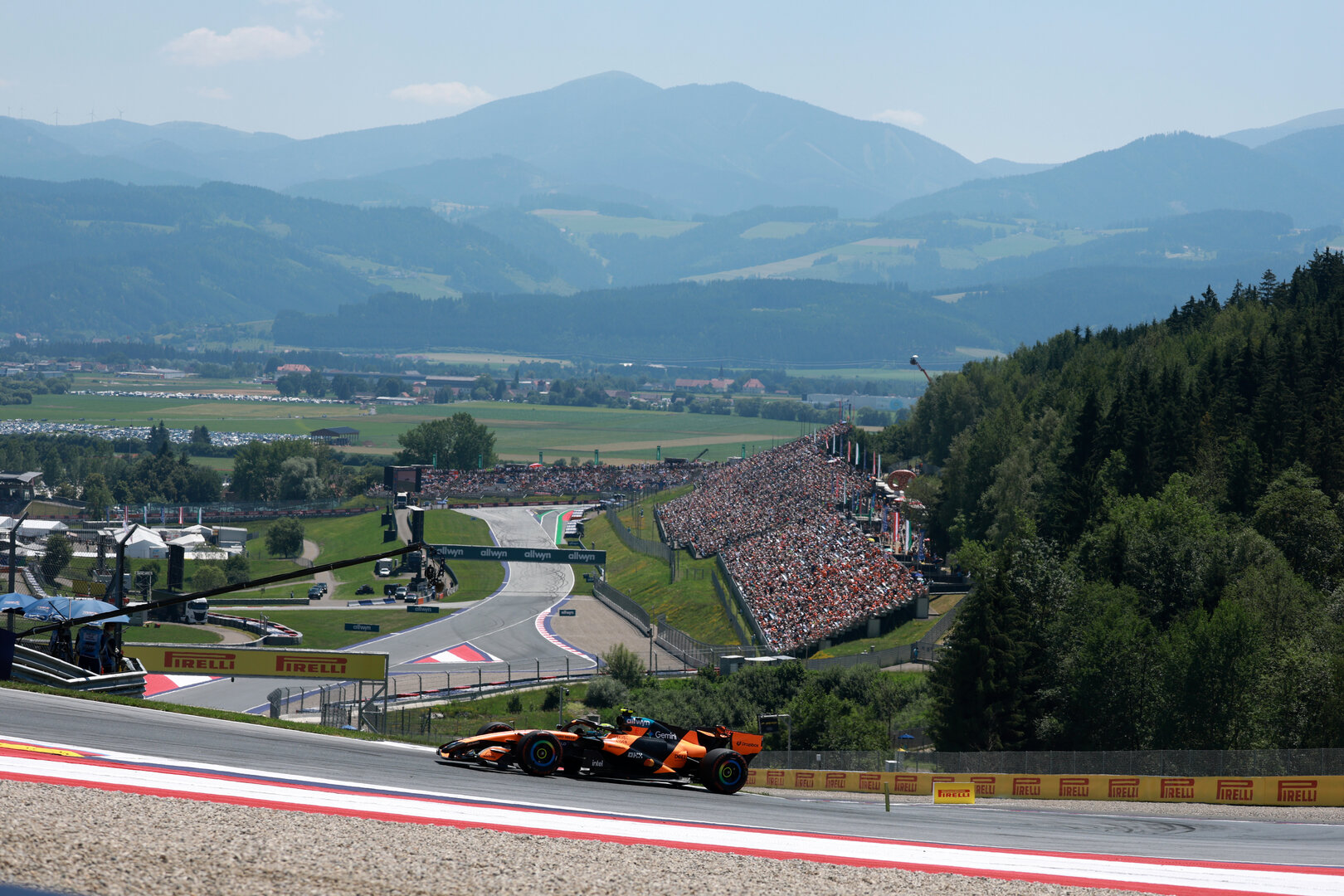 GP AUSTRIA, Lando Norris (GBR) McLaren F1 Team MCL40.
27.06.2026. Formula 1 World Championship, Rd 8, Austrian Grand Prix, Spielberg, Austria, Qualifiche Day.
- www.xpbimages.com, EMail: requests@xpbimages.com © Copyright: Moy / XPB Images