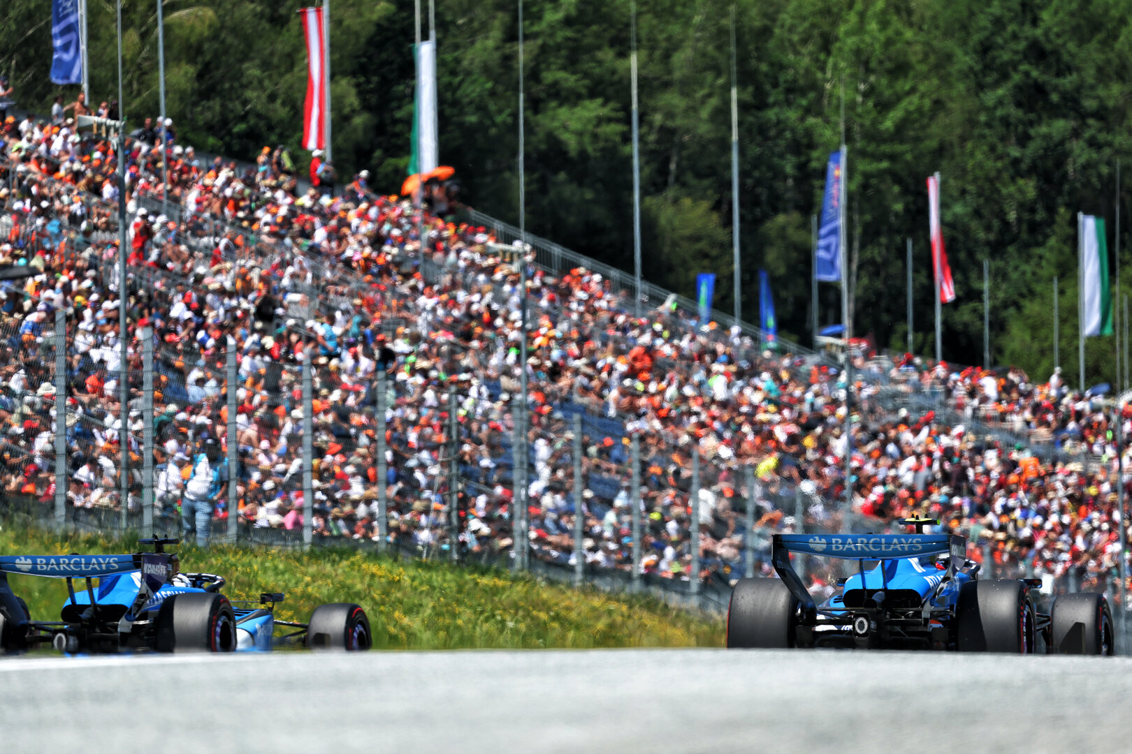 GP AUSTRIA, Alexander Albon (THA) Williams F1 Team FW48 e Carlos Sainz (ESP) Williams F1 Team FW48.
27.06.2026. Formula 1 World Championship, Rd 8, Austrian Grand Prix, Spielberg, Austria, Qualifiche Day.
- www.xpbimages.com, EMail: requests@xpbimages.com © Copyright: Bearne / XPB Images